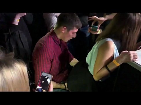 ❤️ Echte seks in een Russische nachtclub. 18-jarig Russisch meisje in de anus en vagina geneukt in een nachtclub ☑ Super porn at nl.hentaiser.ru